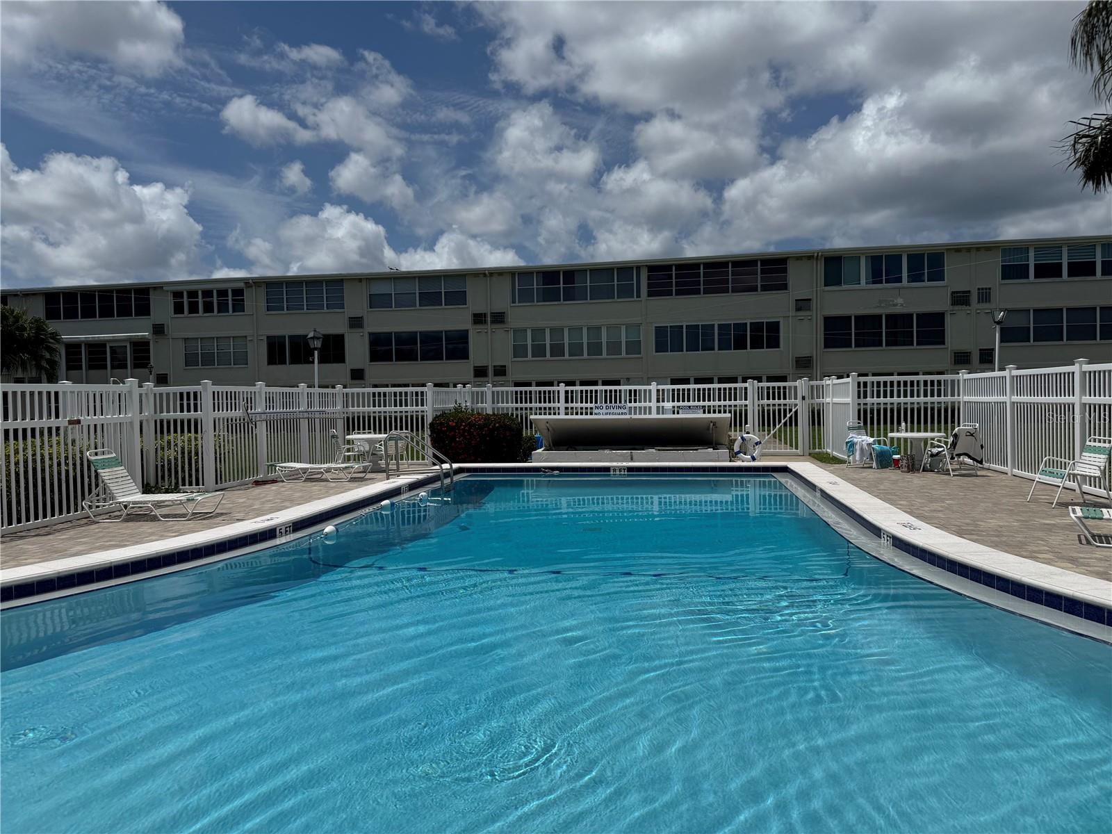 GATEWAY SQUARE APTS - Residential