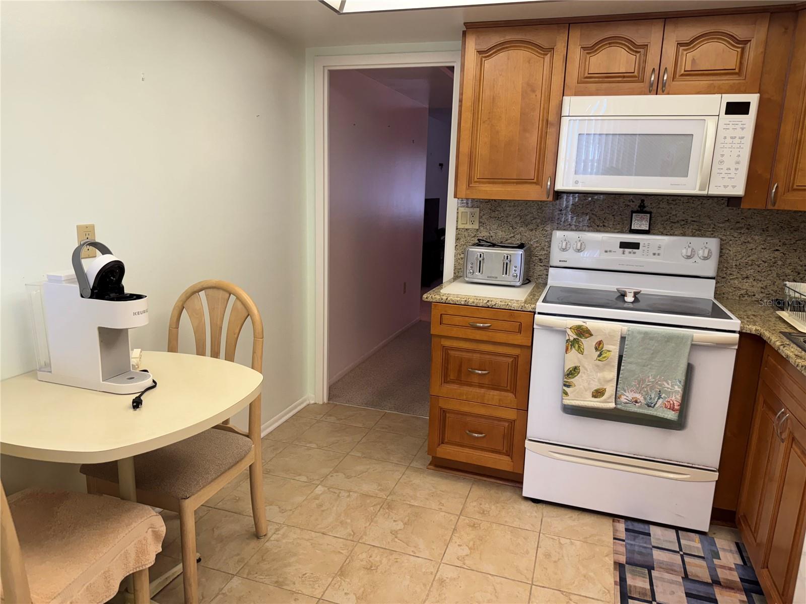 GATEWAY SQUARE APTS - Residential