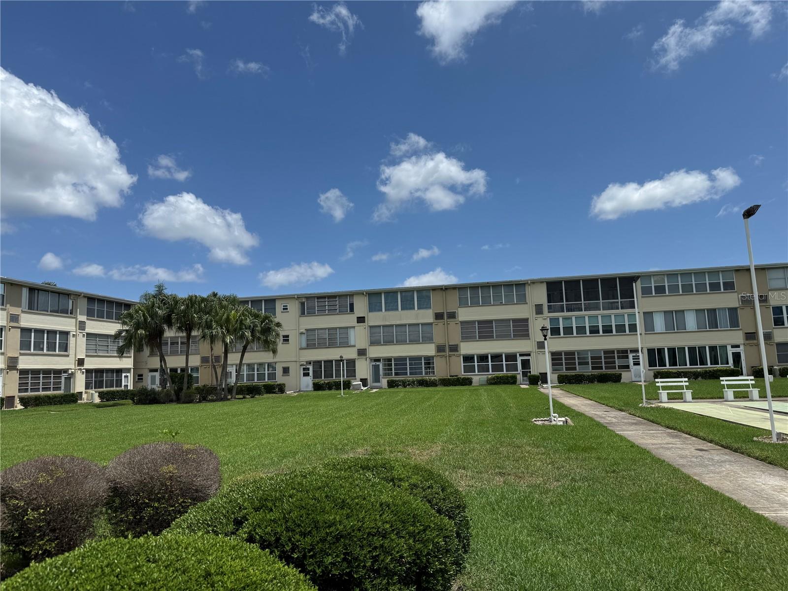 GATEWAY SQUARE APTS - Residential