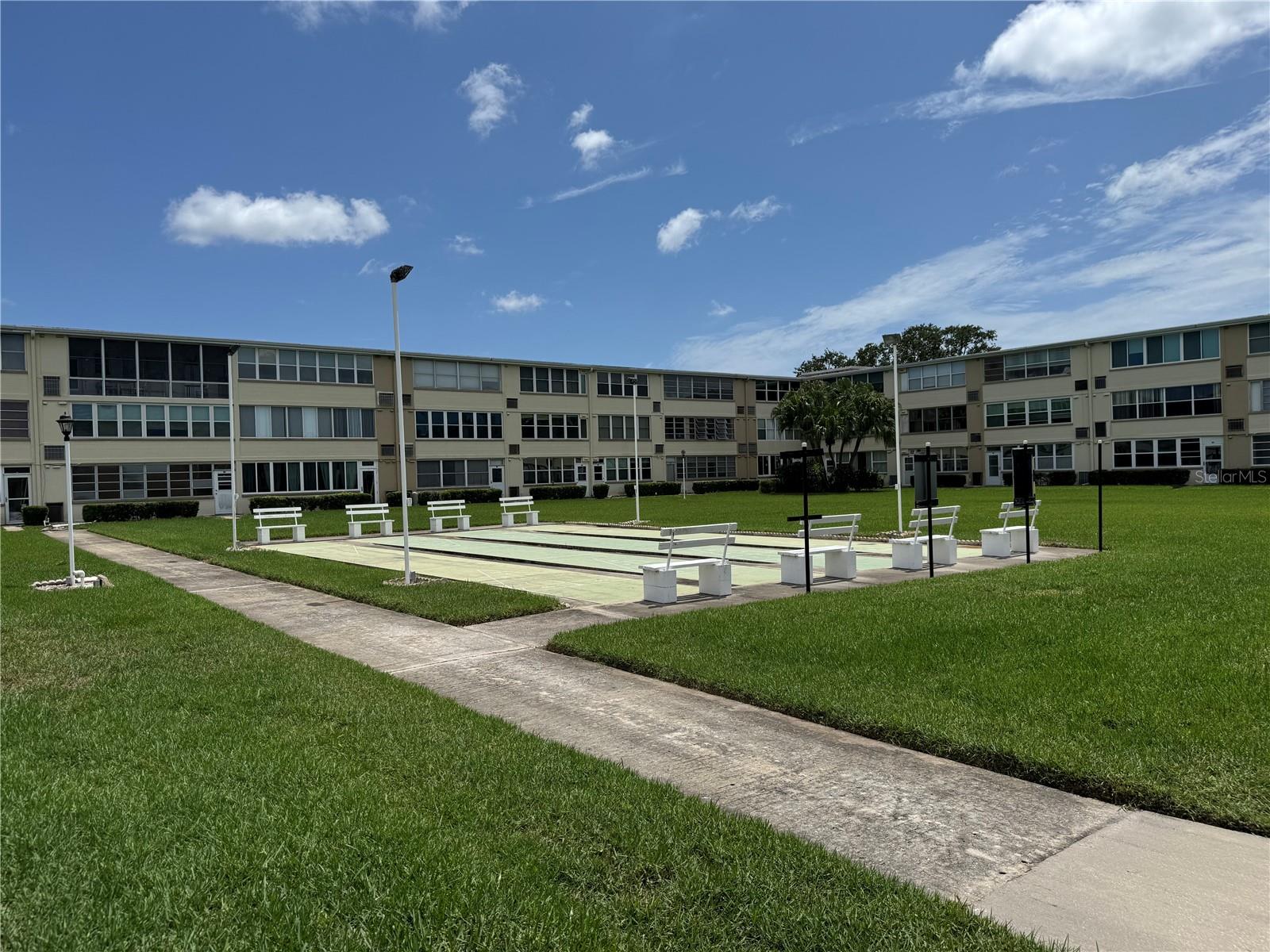 GATEWAY SQUARE APTS - Residential