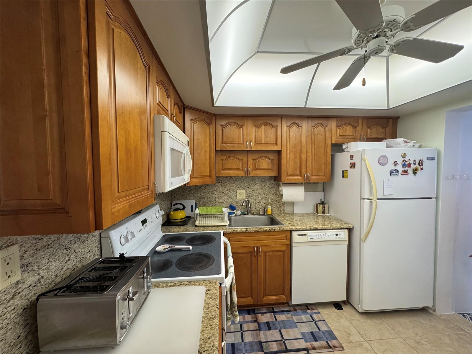 GATEWAY SQUARE APTS - Residential