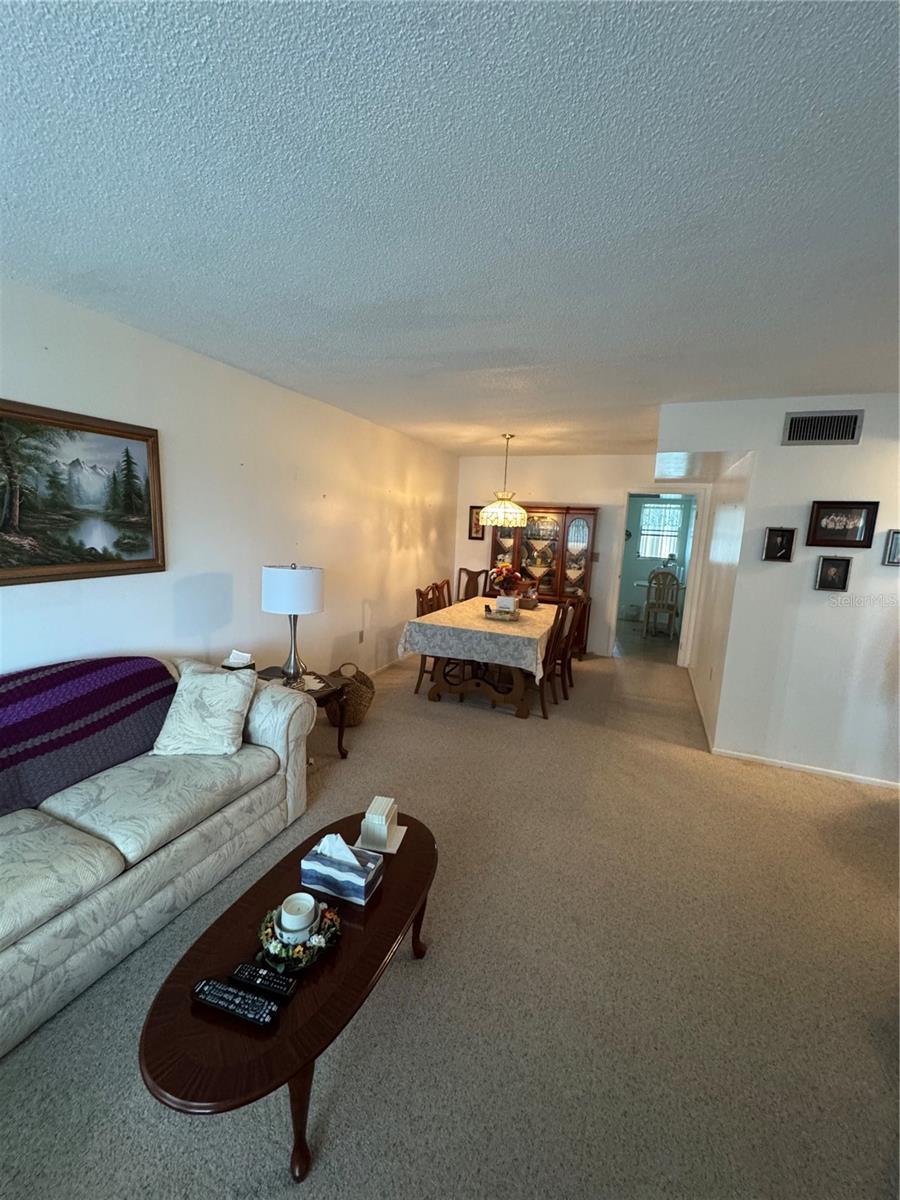 GATEWAY SQUARE APTS - Residential