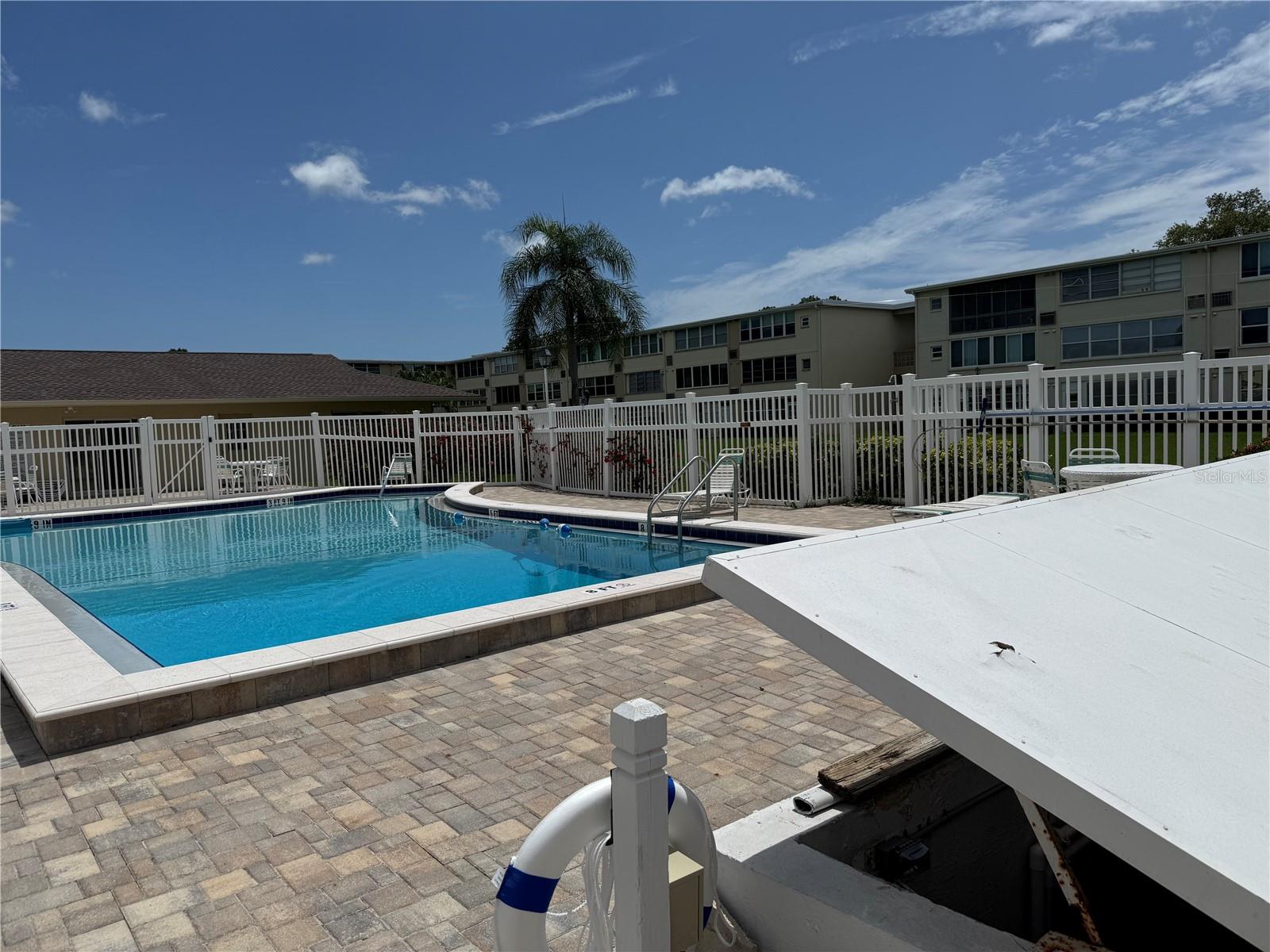GATEWAY SQUARE APTS - Residential