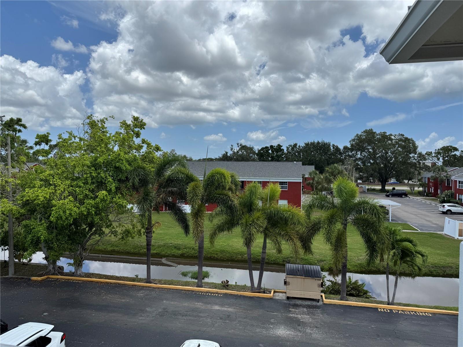 GATEWAY SQUARE APTS - Residential