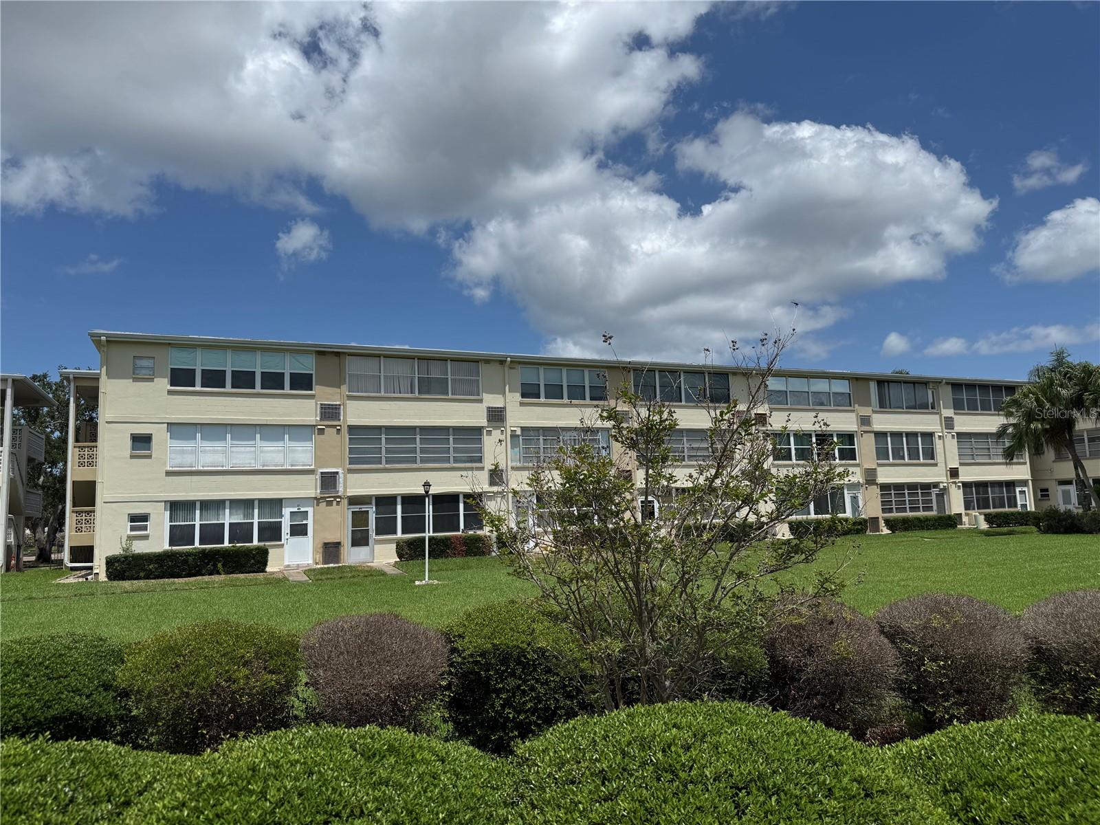 GATEWAY SQUARE APTS - Residential
