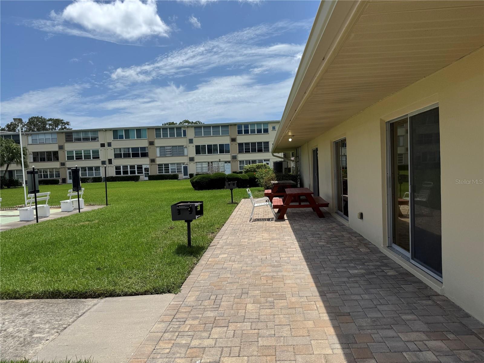 GATEWAY SQUARE APTS - Residential