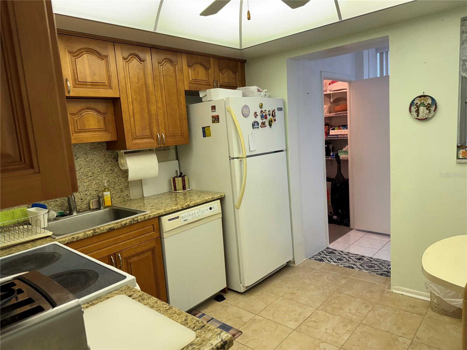 GATEWAY SQUARE APTS - Residential