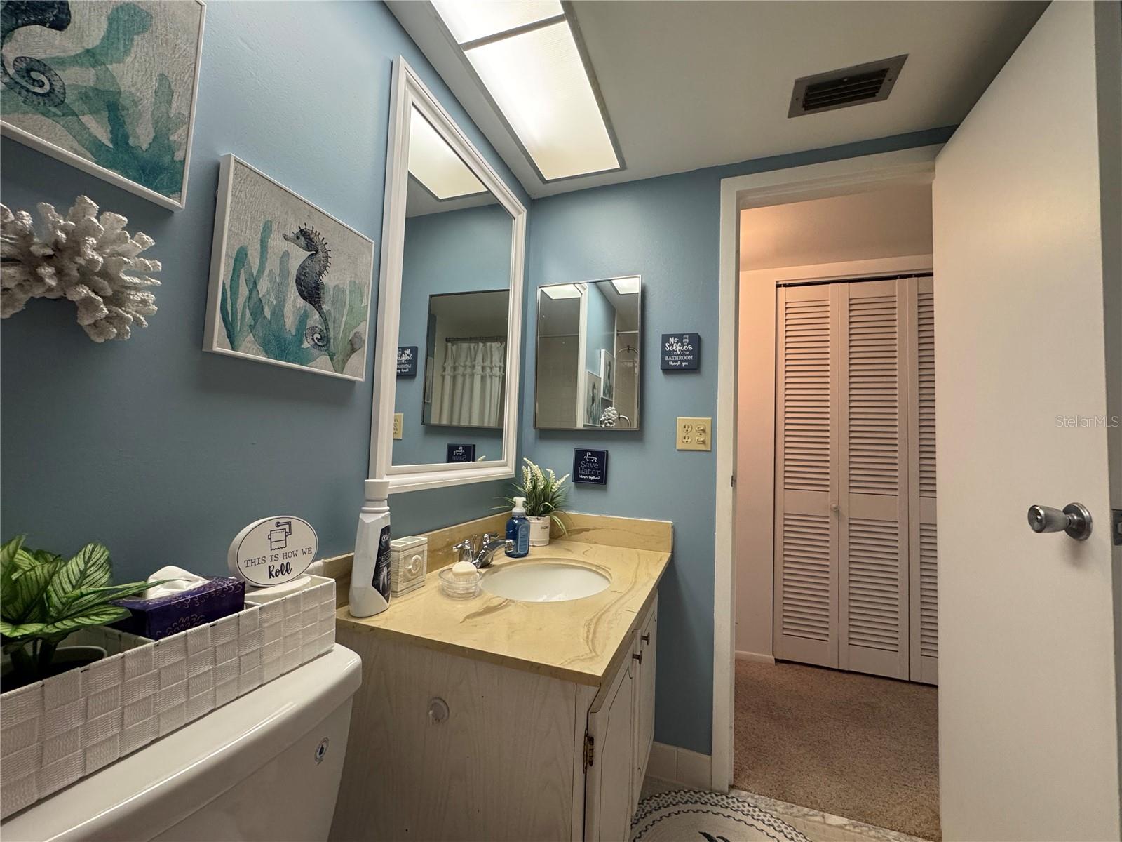 GATEWAY SQUARE APTS - Residential