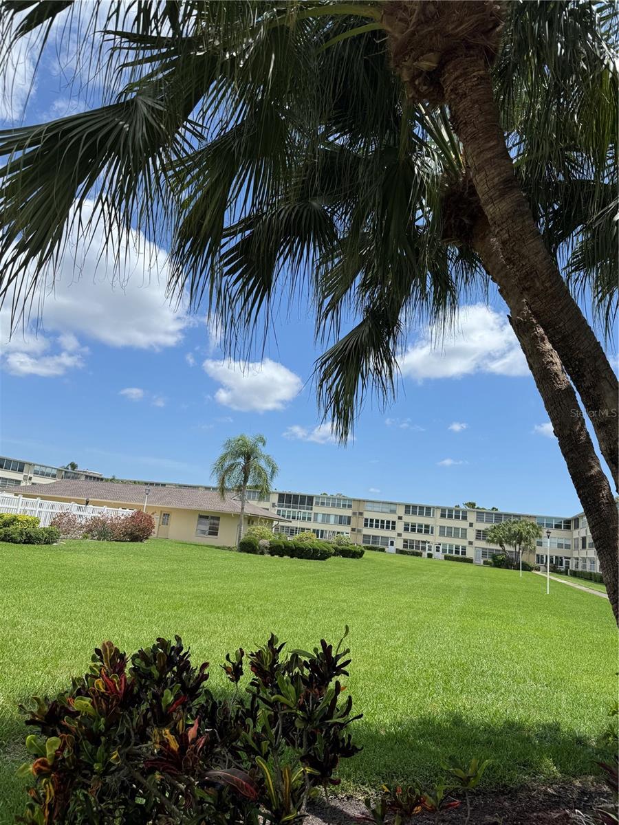 GATEWAY SQUARE APTS - Residential