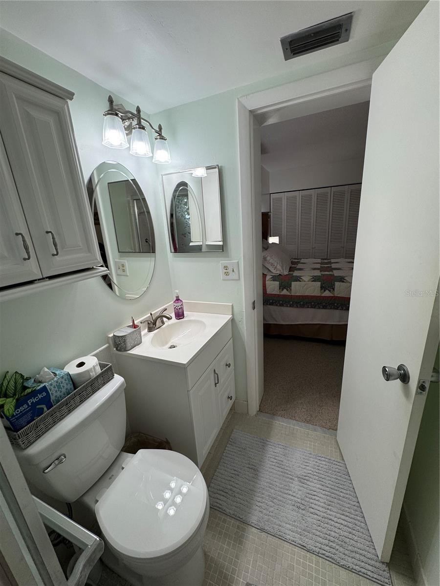 GATEWAY SQUARE APTS - Residential