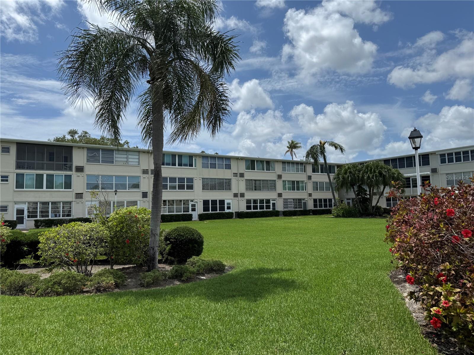 GATEWAY SQUARE APTS - Residential