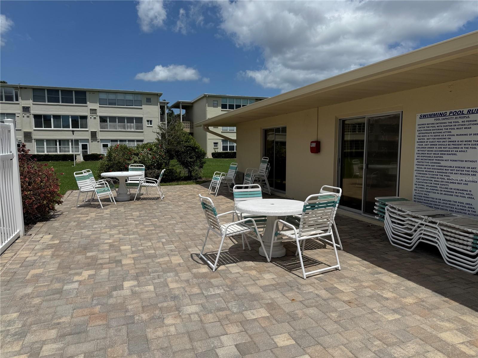 GATEWAY SQUARE APTS - Residential