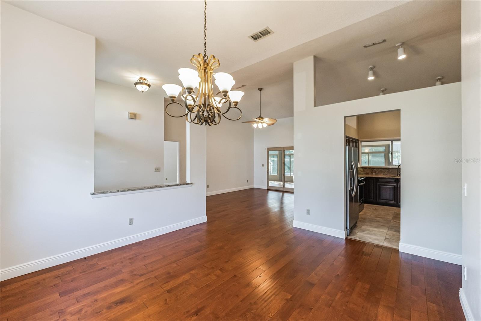 CRYSTAL LAKE ESTATES - Residential Lease