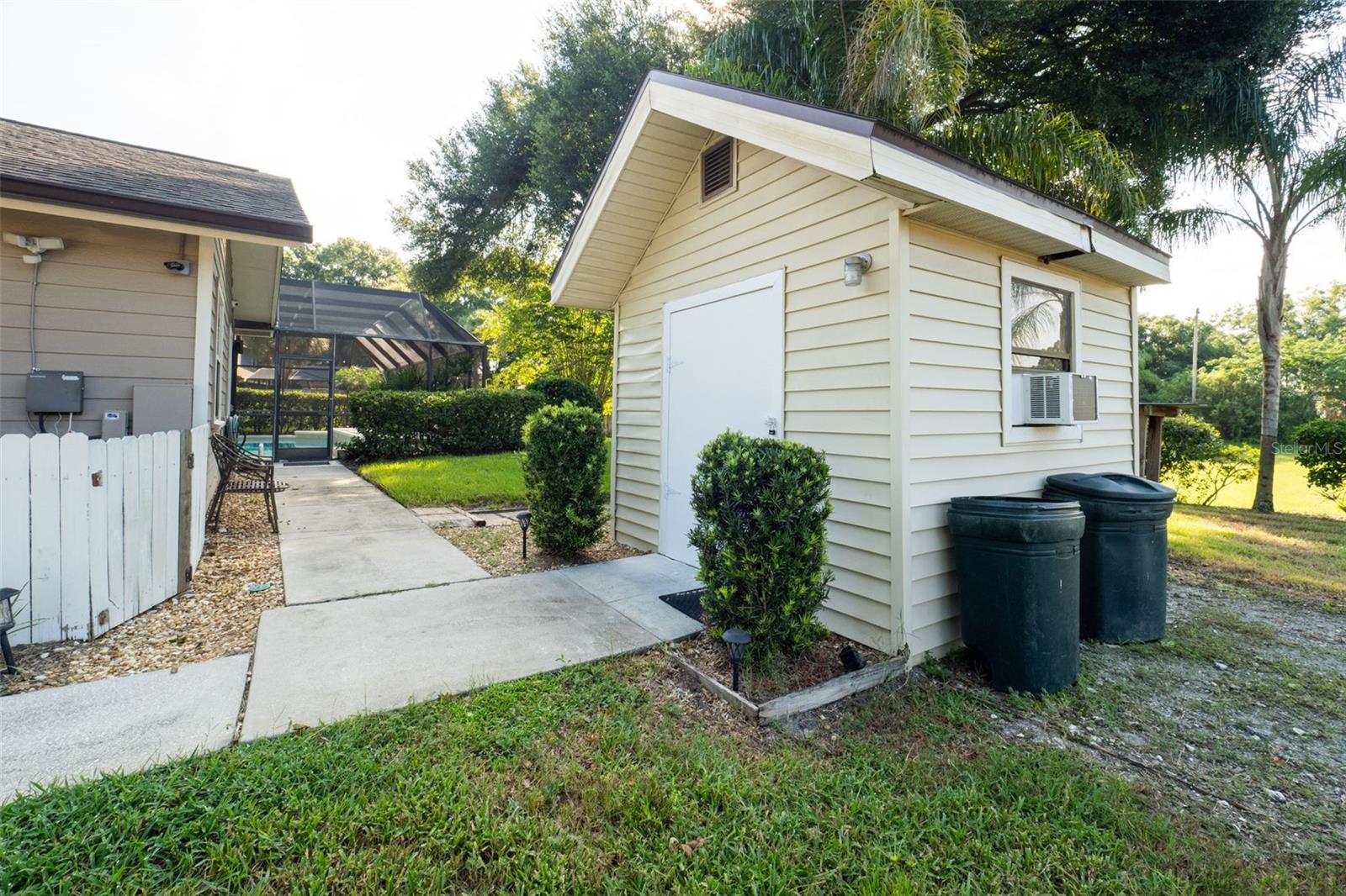 CRYSTAL LAKE ESTATES - Residential Lease