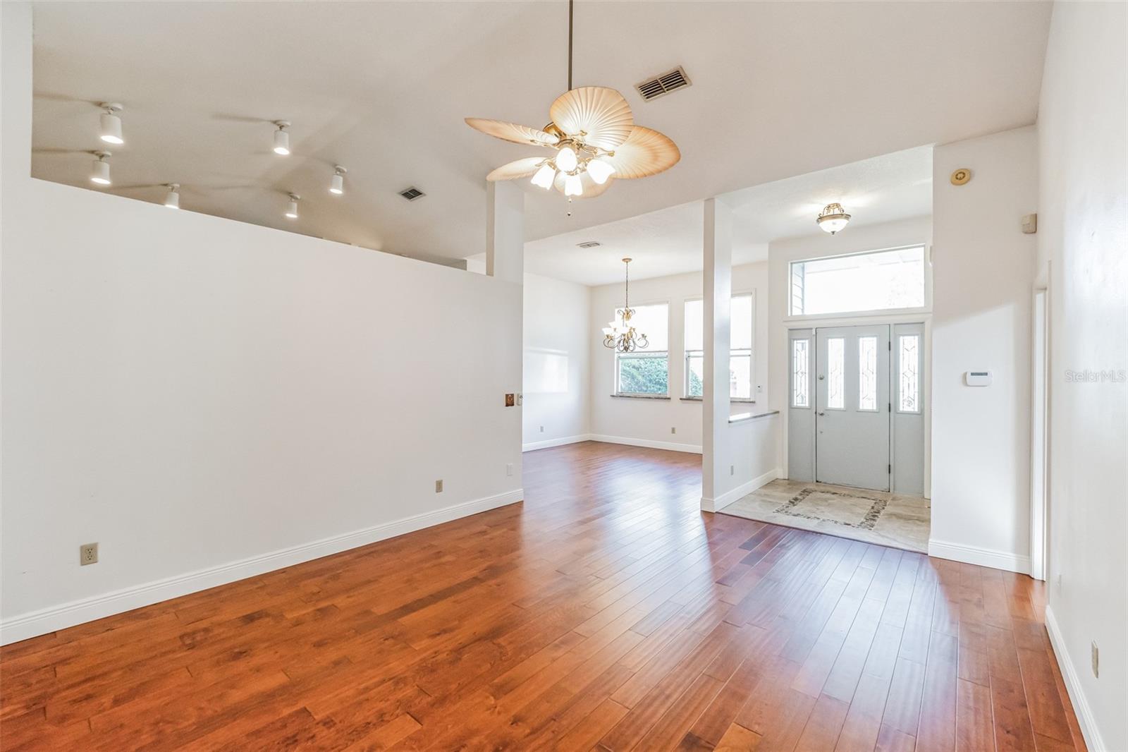 CRYSTAL LAKE ESTATES - Residential Lease