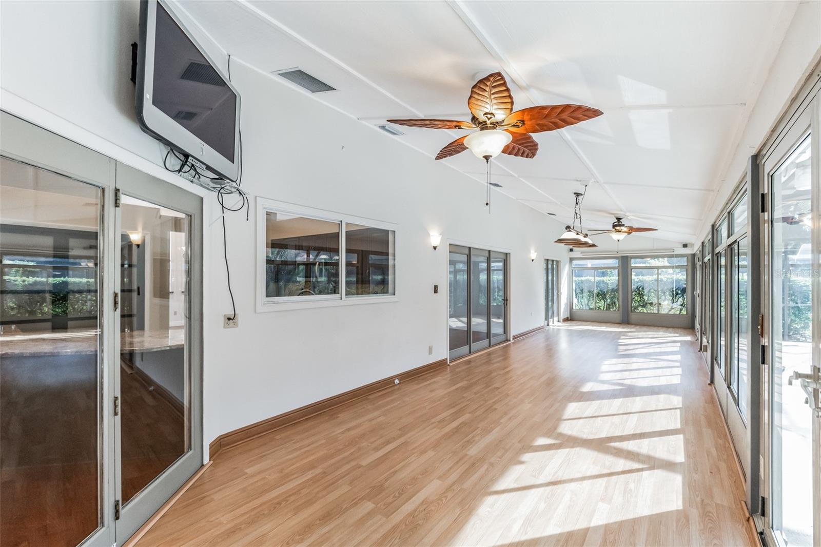 CRYSTAL LAKE ESTATES - Residential Lease