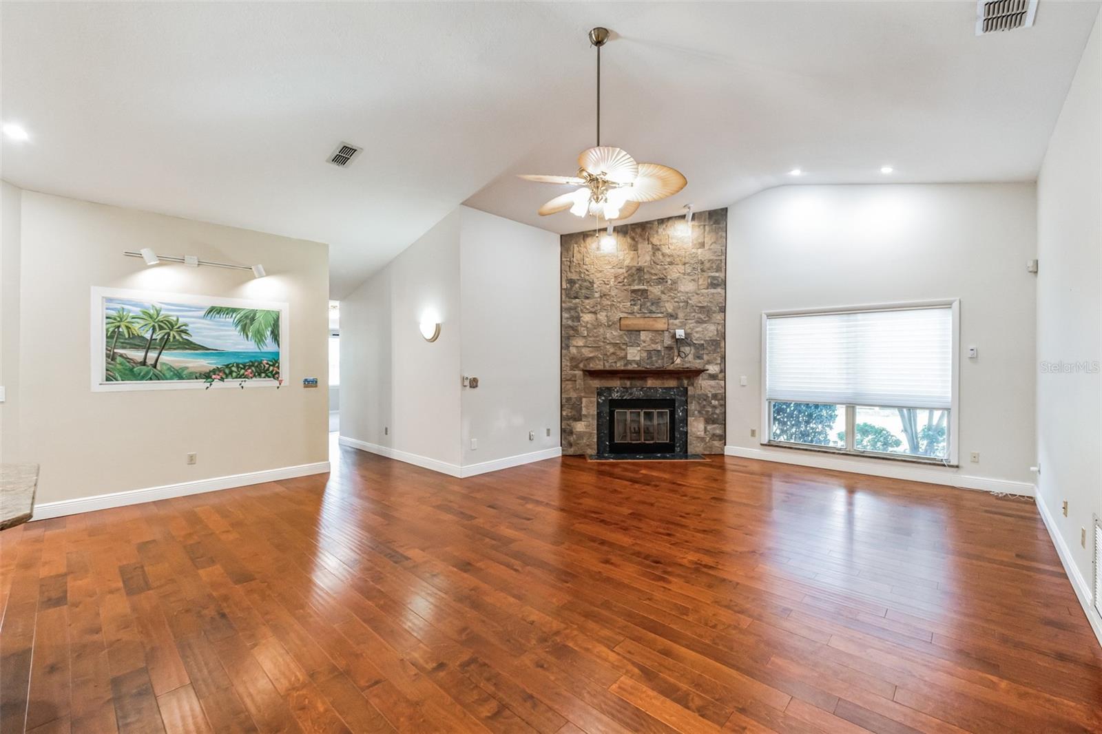 CRYSTAL LAKE ESTATES - Residential Lease