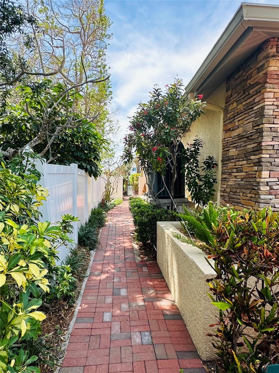 TIERRA VERDE - Residential