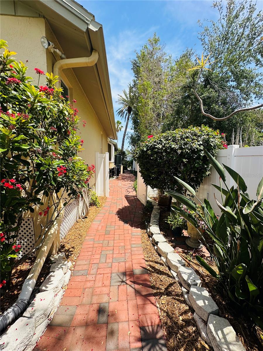 TIERRA VERDE - Residential