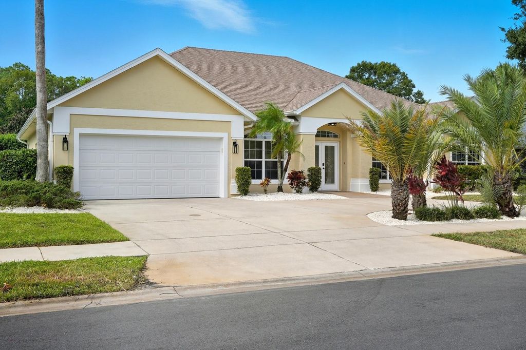 Photo of 8 Lakeside Place W, Palm Coast, FL 32137 (MLS # FC312634)