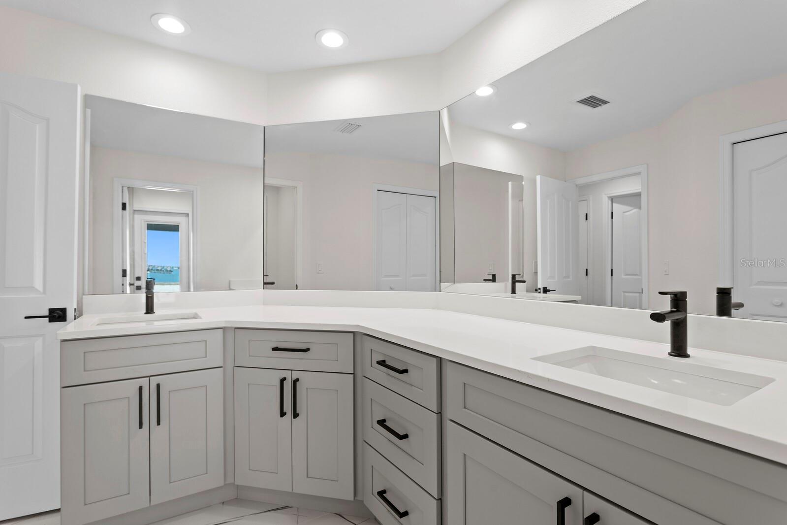 SUNSET VIEW BAY #A - Residential