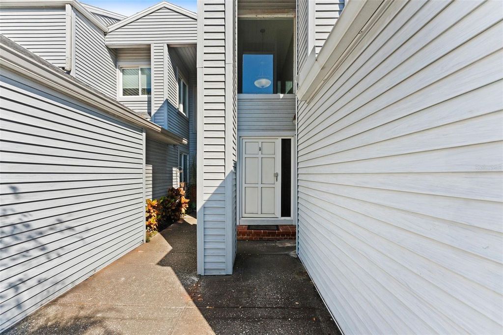 Photo of 9727 Tiffany Oaks Lane, Tampa, FL 33612 (MLS # TB8449354)