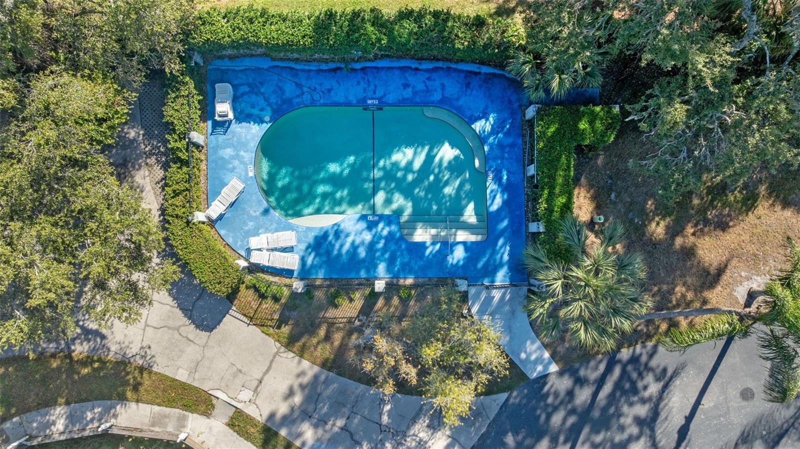 TIFFANY OAKS LAKESIDE CONDO - Residential