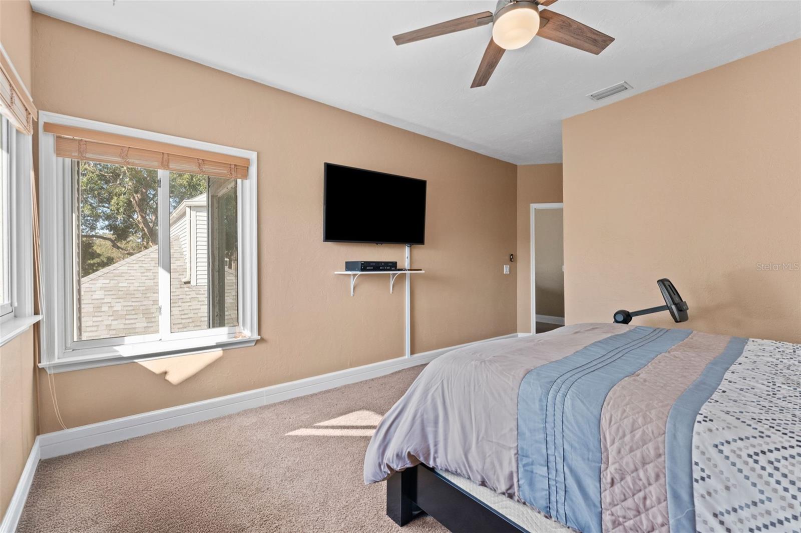 TIFFANY OAKS LAKESIDE CONDO - Residential