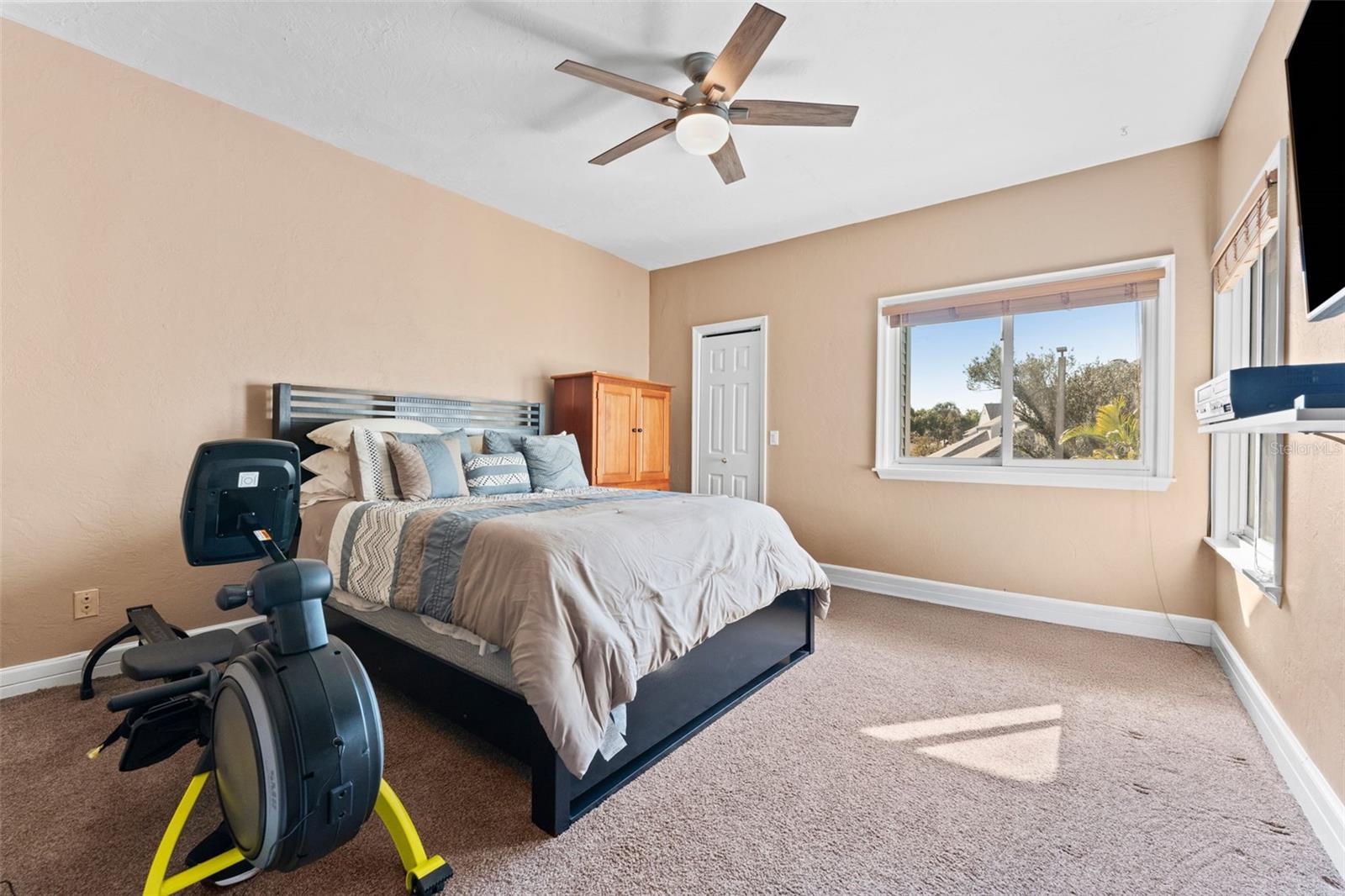 TIFFANY OAKS LAKESIDE CONDO - Residential