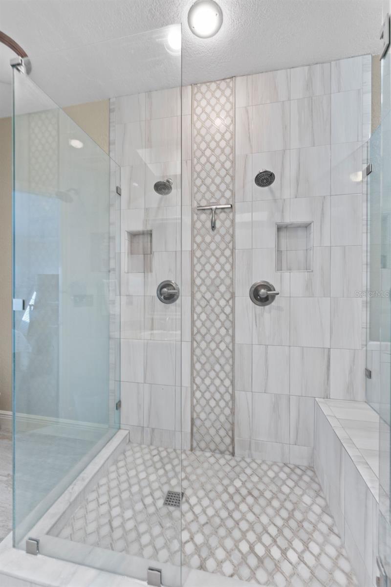 TIFFANY OAKS LAKESIDE CONDO - Residential