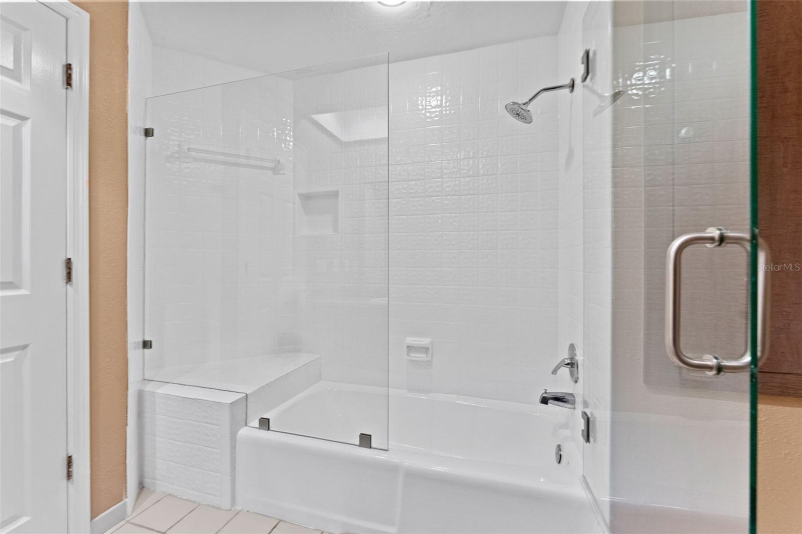 TIFFANY OAKS LAKESIDE CONDO - Residential