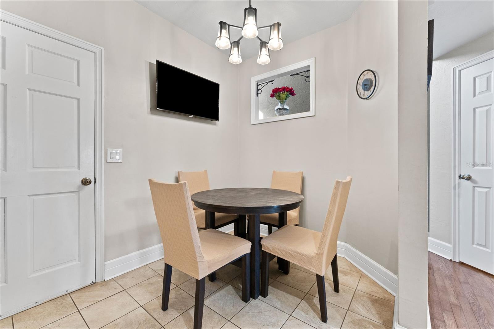 TIFFANY OAKS LAKESIDE CONDO - Residential