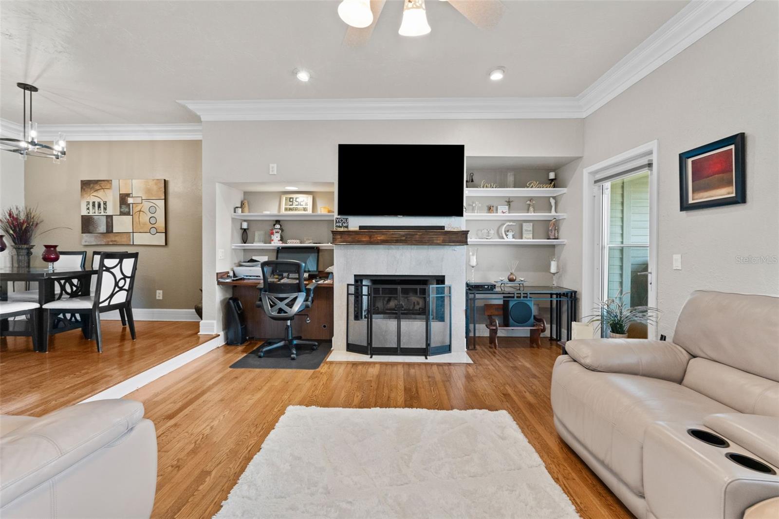 TIFFANY OAKS LAKESIDE CONDO - Residential