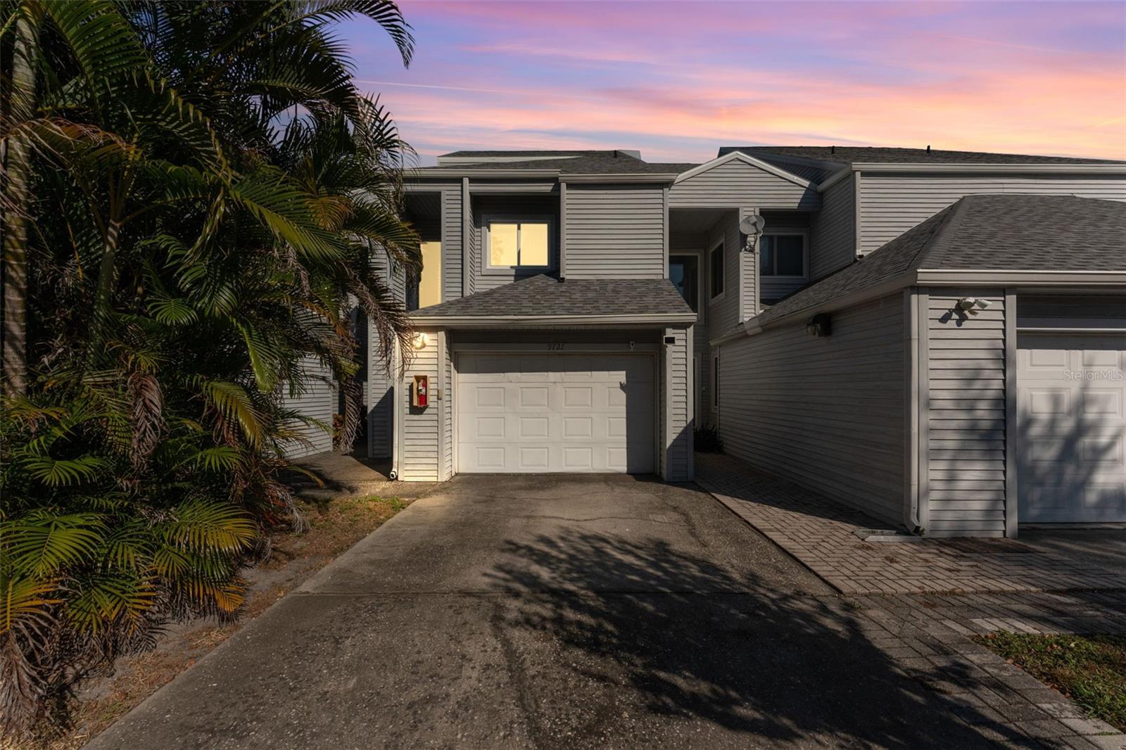 TIFFANY OAKS LAKESIDE CONDO - Residential