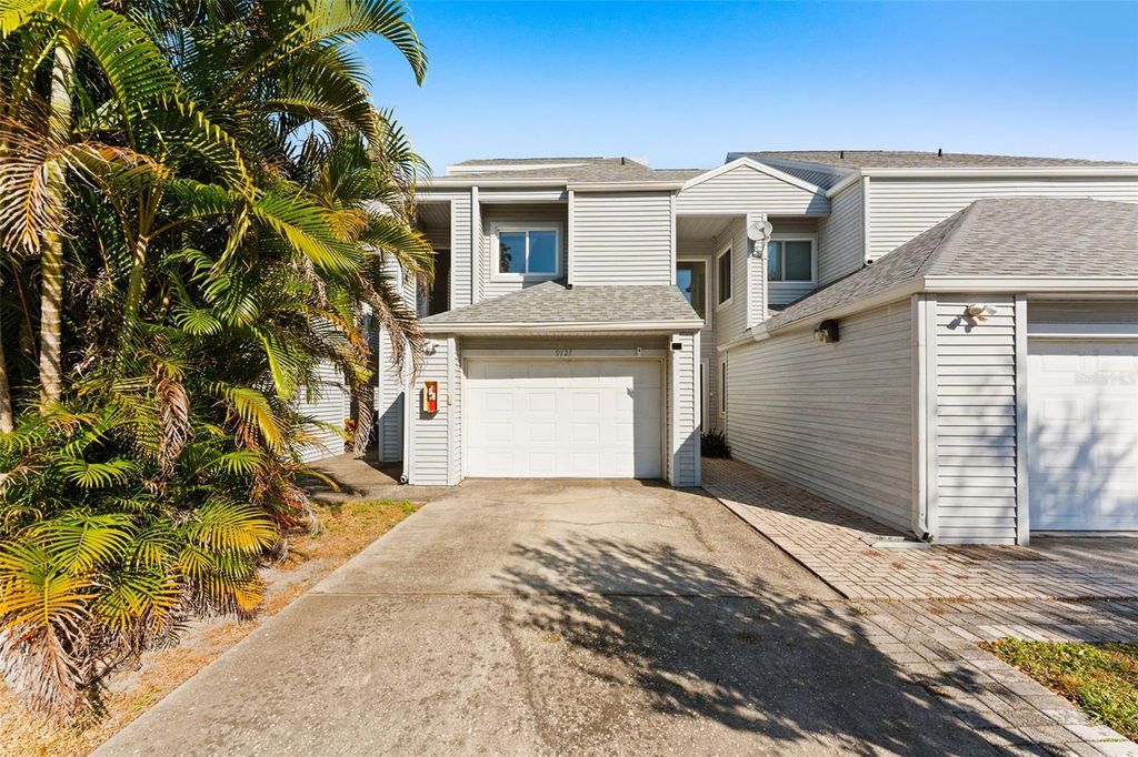 Photo of 9727 Tiffany Oaks Lane, Tampa, FL 33612 (MLS # TB8449354)