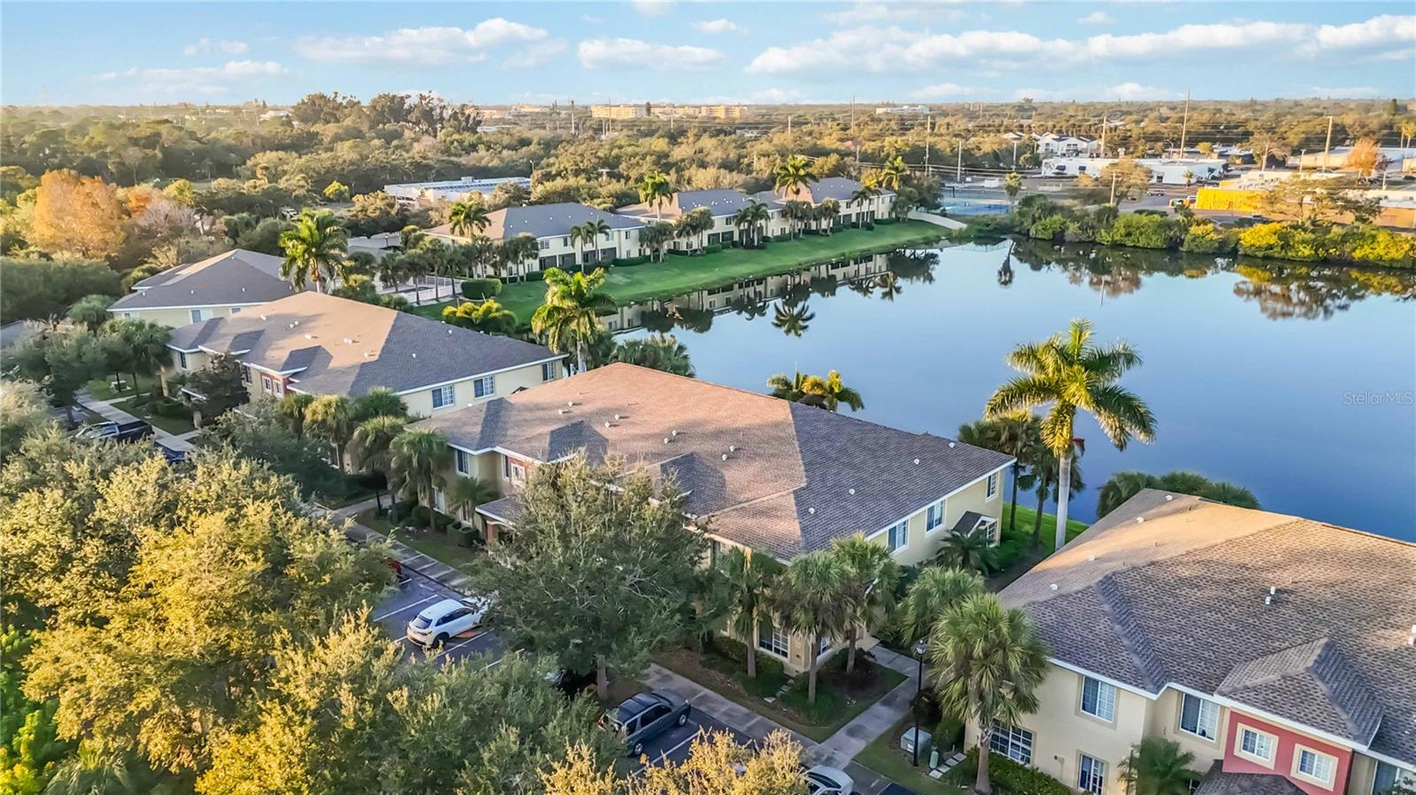 LAKESIDE VILLAGE TOWNHOME - Residential