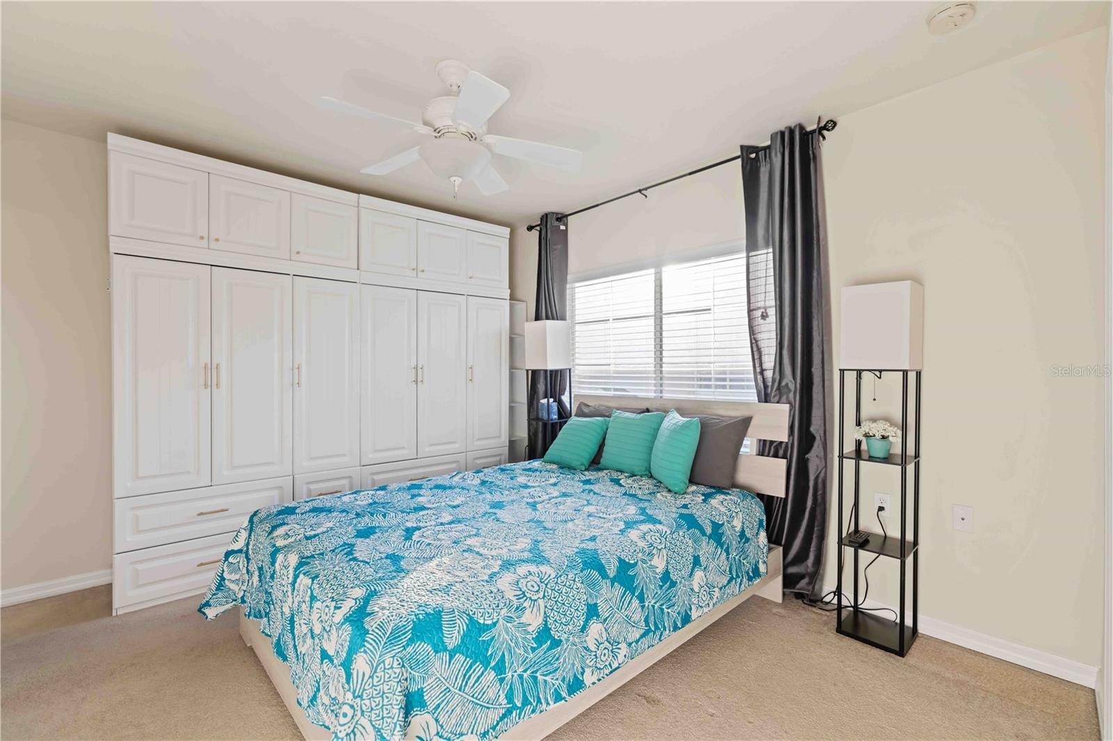 LAKESIDE VILLAGE TOWNHOME - Residential