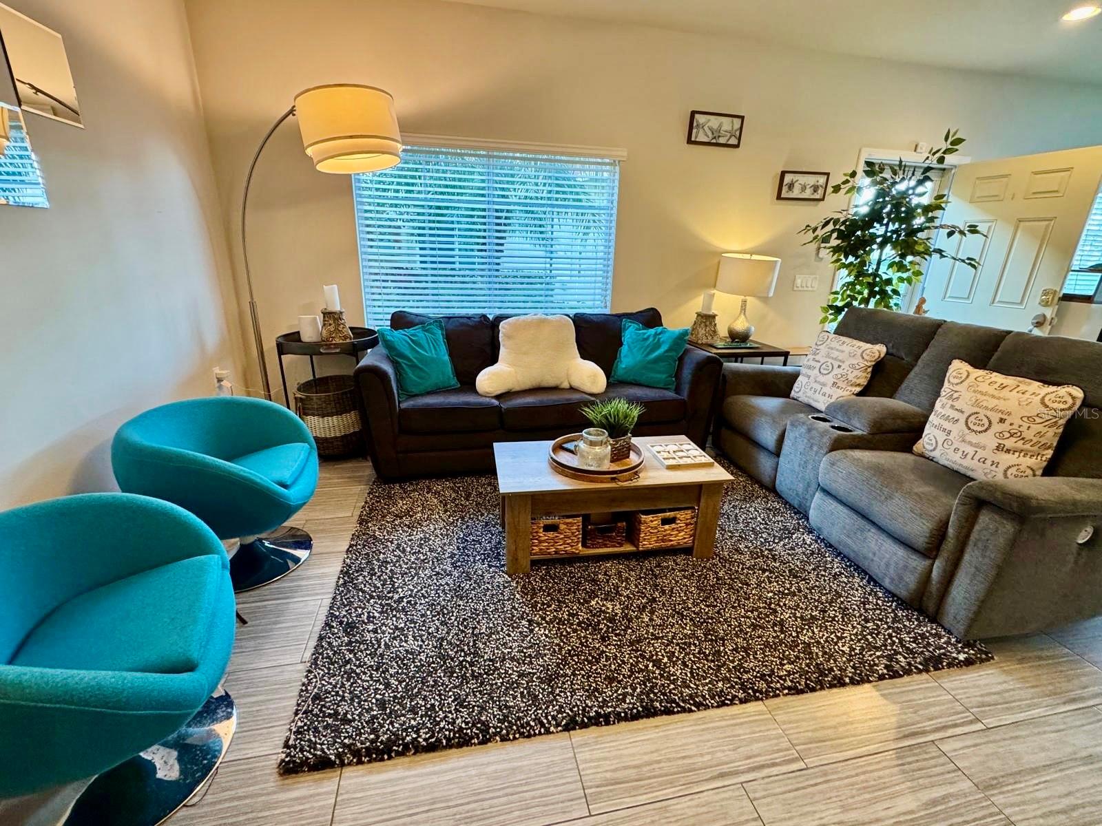 LAKESIDE VILLAGE TOWNHOME - Residential