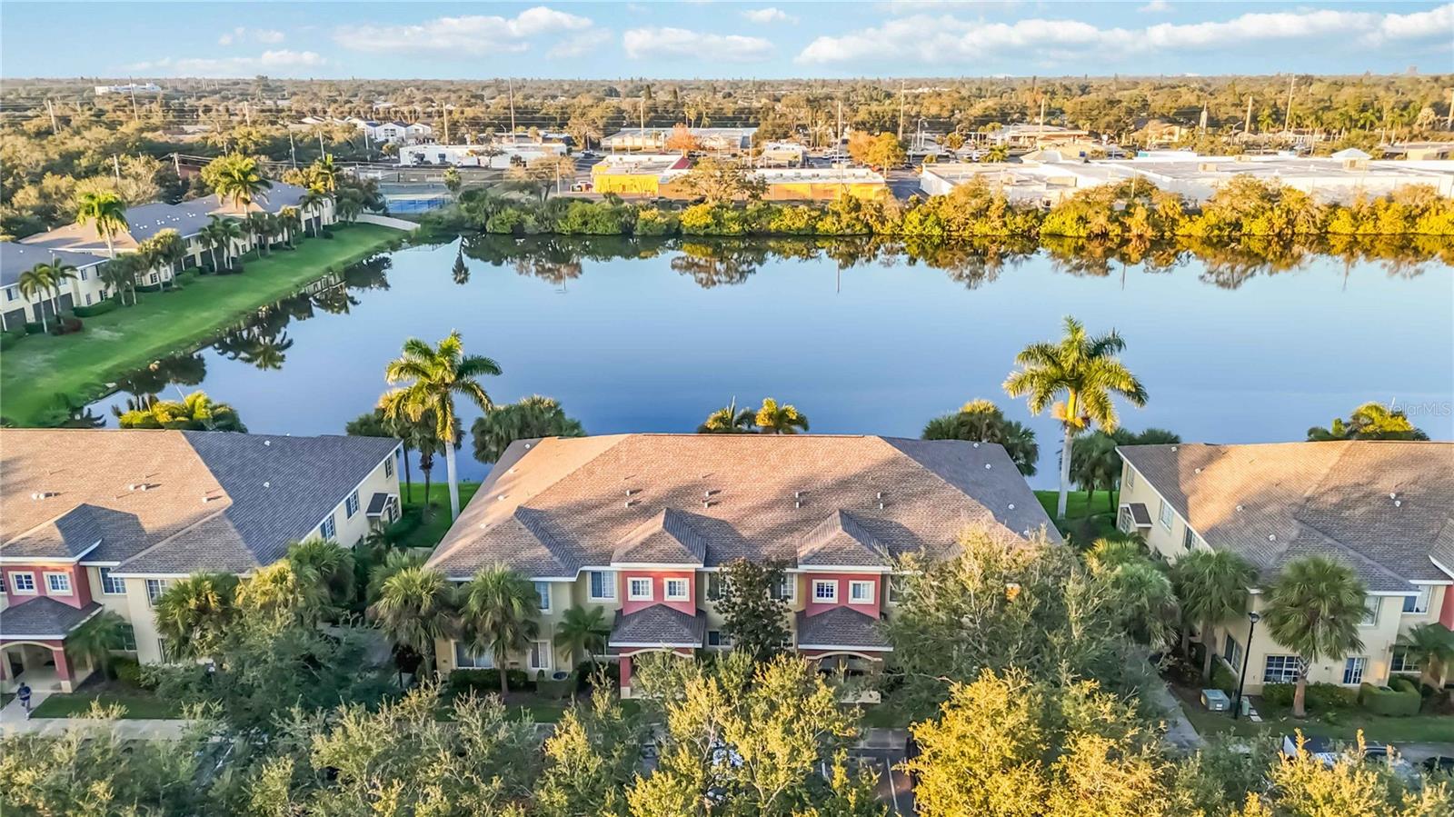 LAKESIDE VILLAGE TOWNHOME - Residential