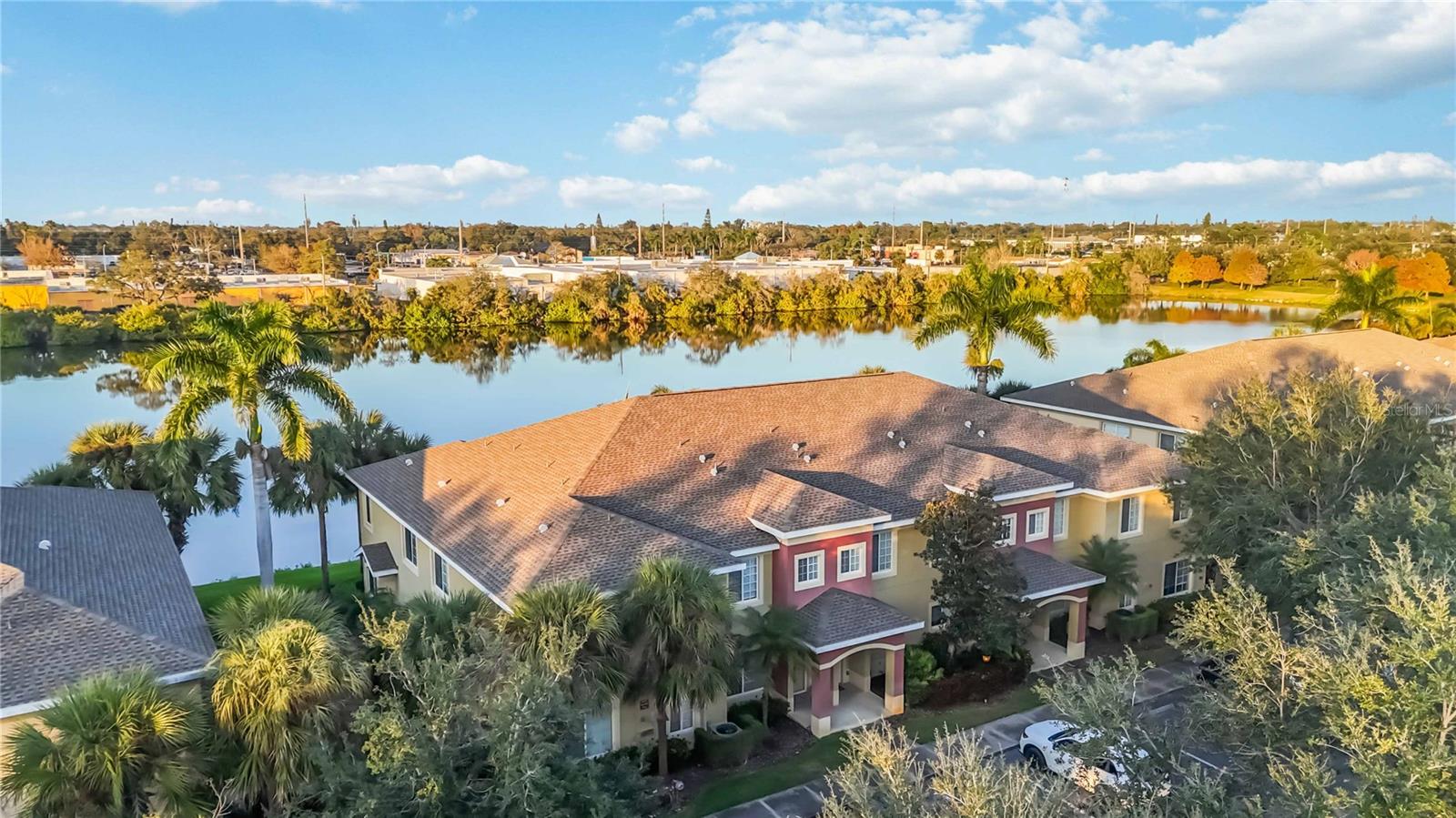 LAKESIDE VILLAGE TOWNHOME - Residential