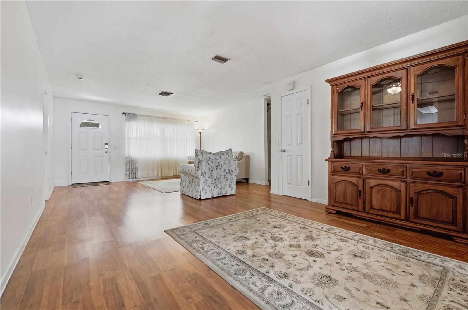 527 BOUNTY AVENUE NE