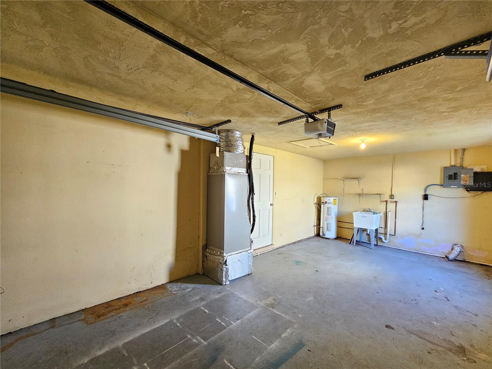 TAHITIAN HOMES - Residential Lease