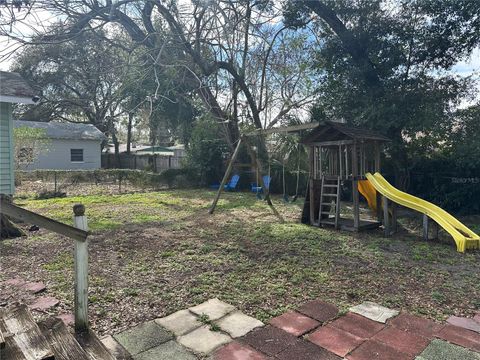 A home in LAKELAND