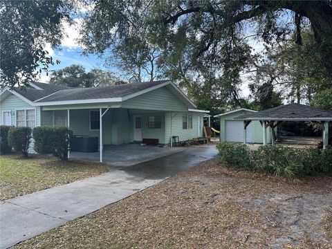 A home in LAKELAND