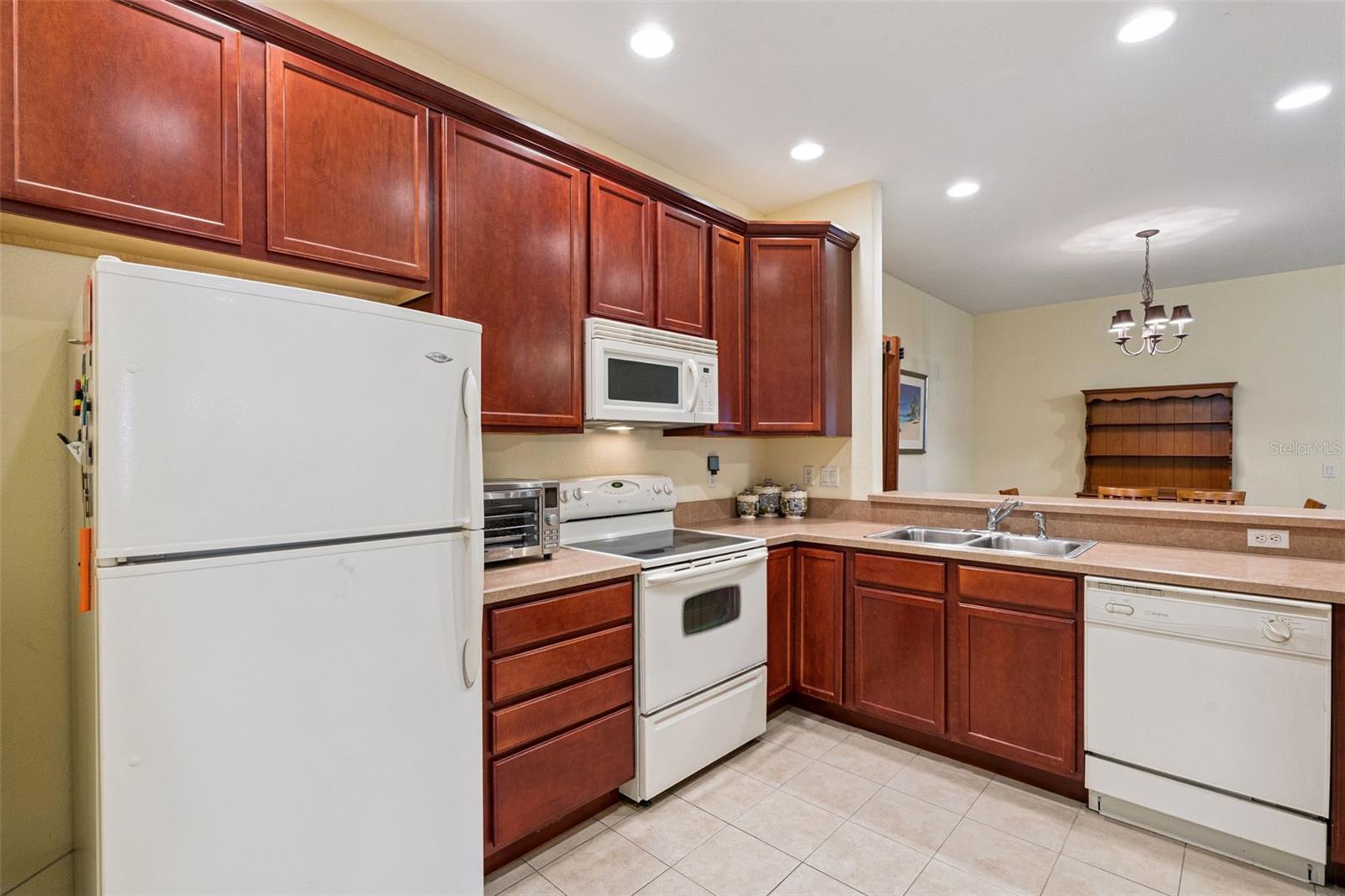 MAGNOLIA POINTE - Residential