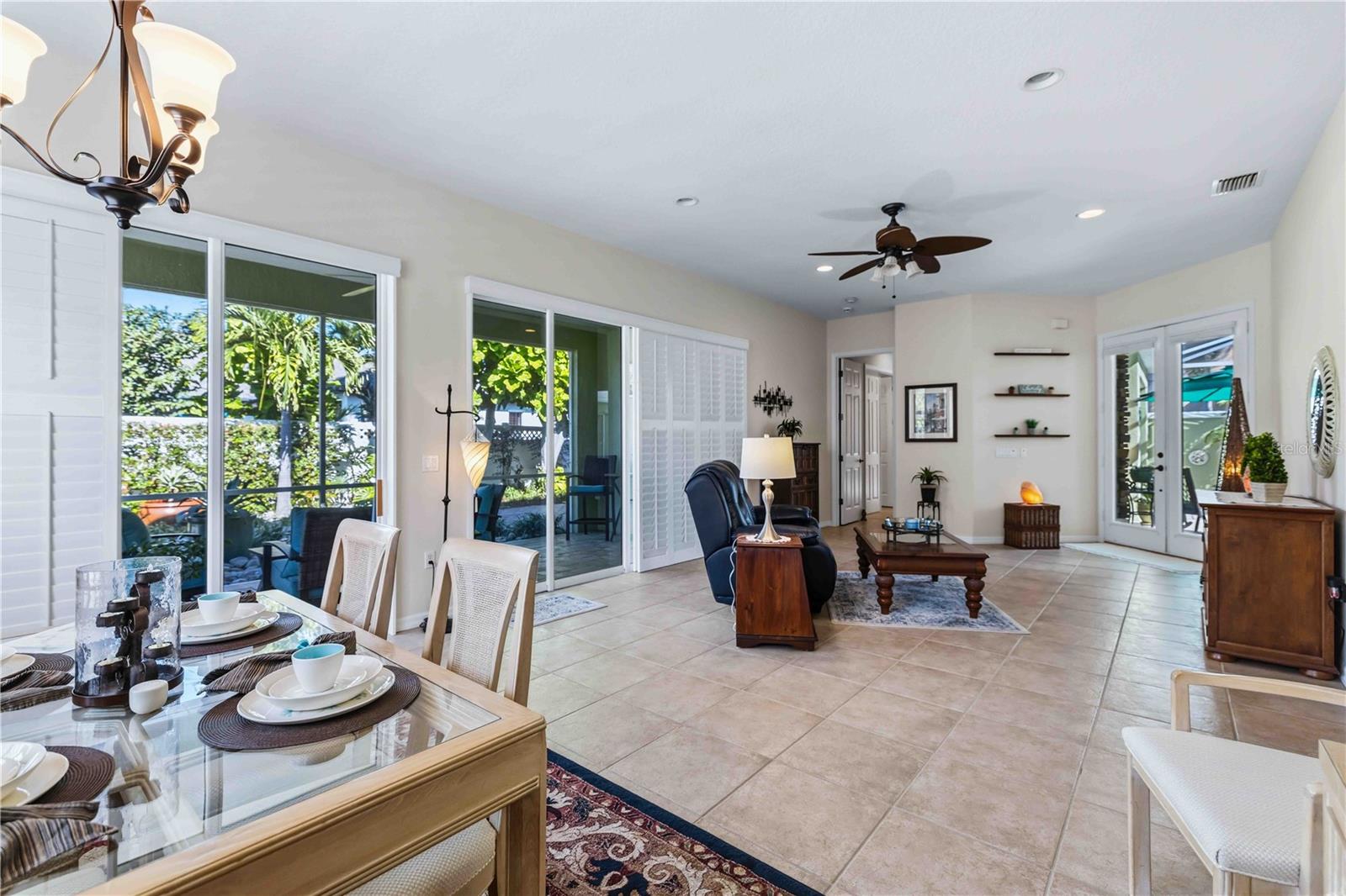 HAMPTON TERRACE AT UNIVERSITY PLACE - Residential