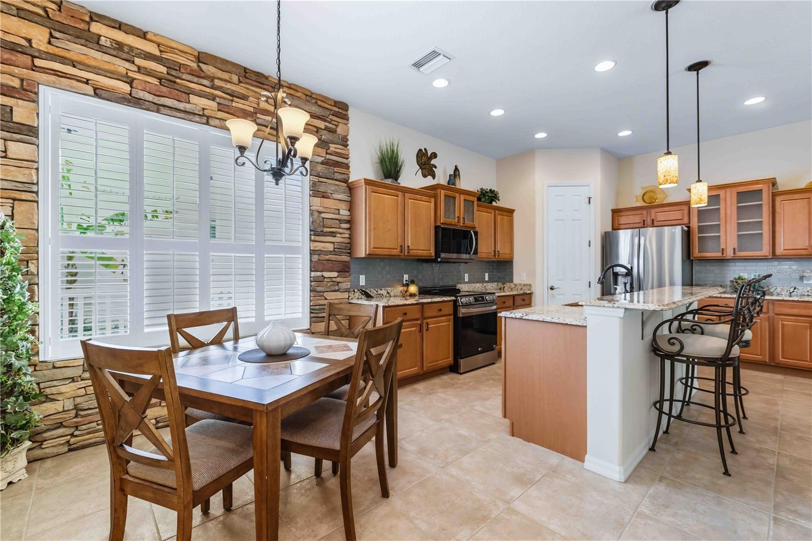 HAMPTON TERRACE AT UNIVERSITY PLACE - Residential