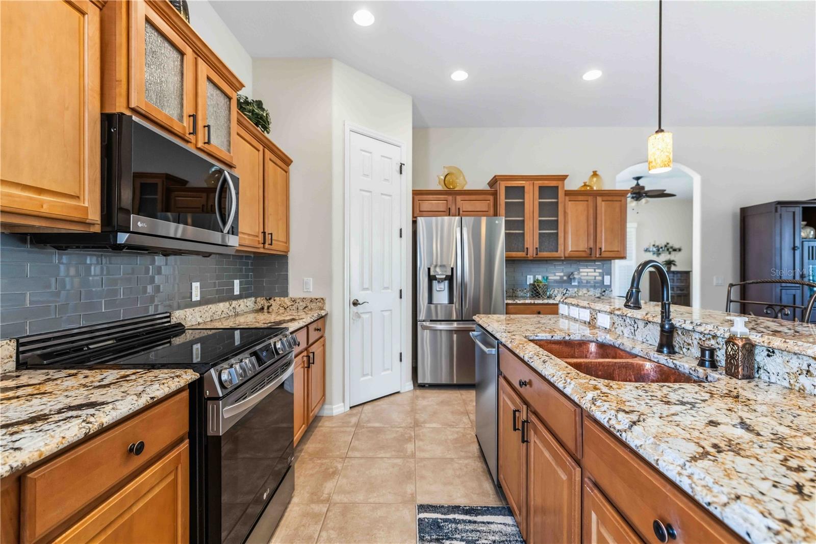 HAMPTON TERRACE AT UNIVERSITY PLACE - Residential