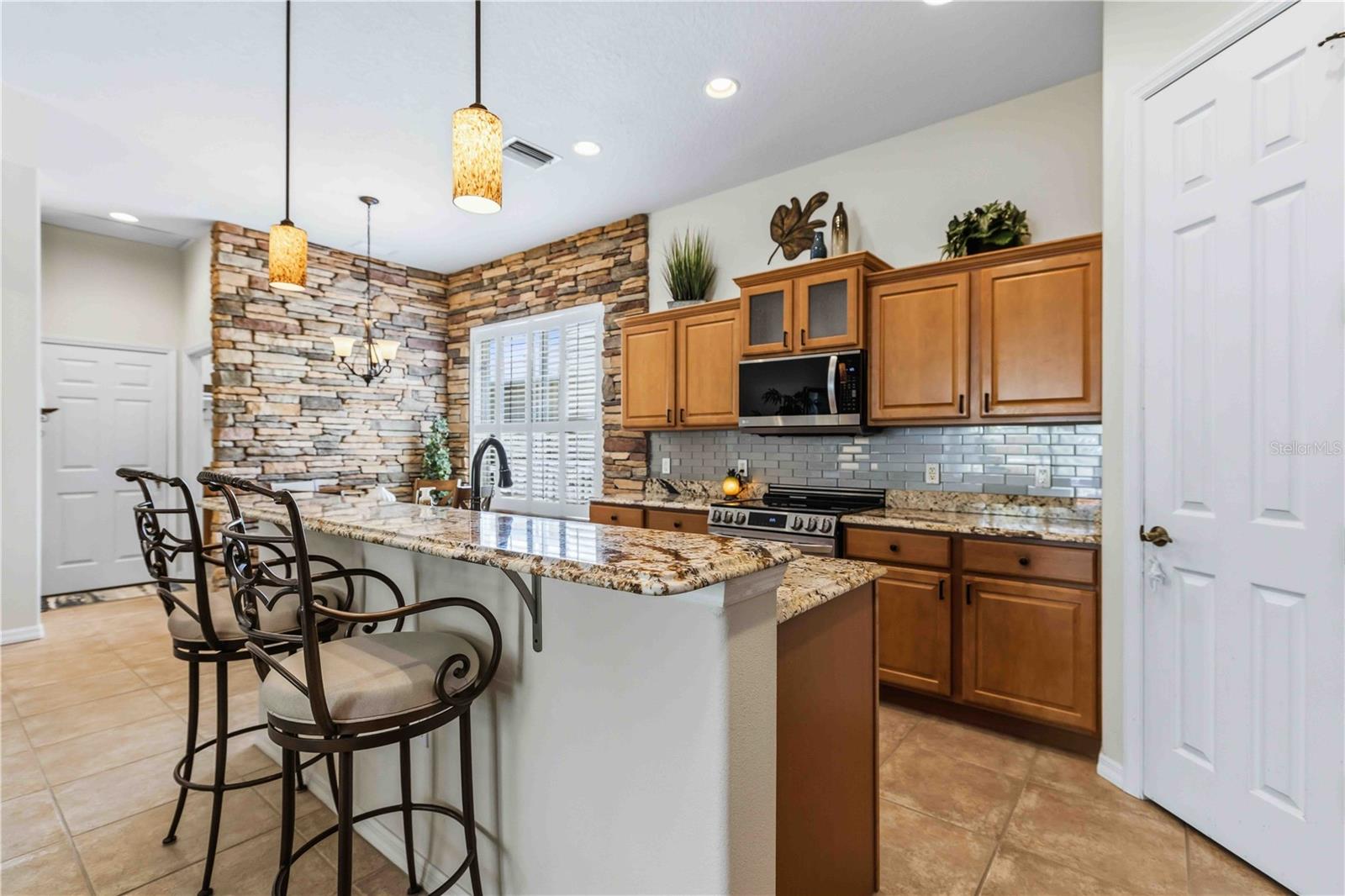 HAMPTON TERRACE AT UNIVERSITY PLACE - Residential