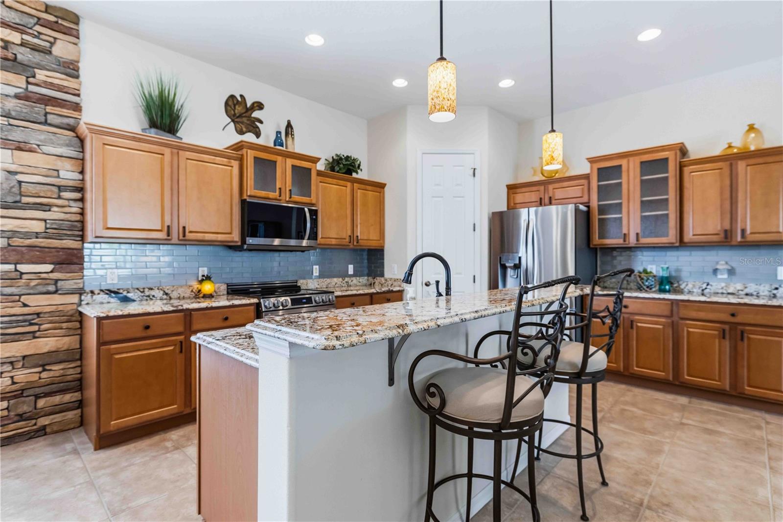 HAMPTON TERRACE AT UNIVERSITY PLACE - Residential